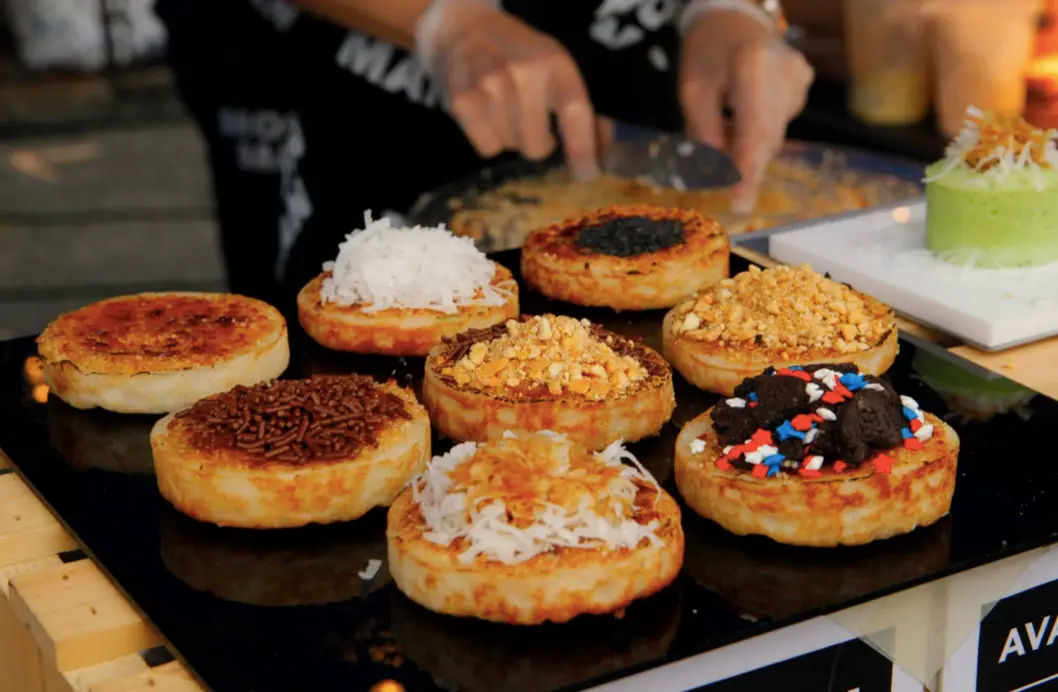 NYC's Best Markets: Food Markets, Flea Markets & More! | Like A Local Tours Queens Night Market
